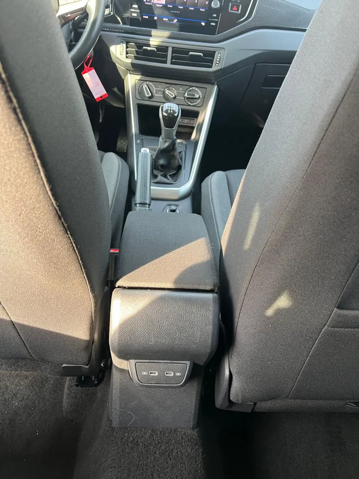 Volkswagen Taigo usata a Milano (19)