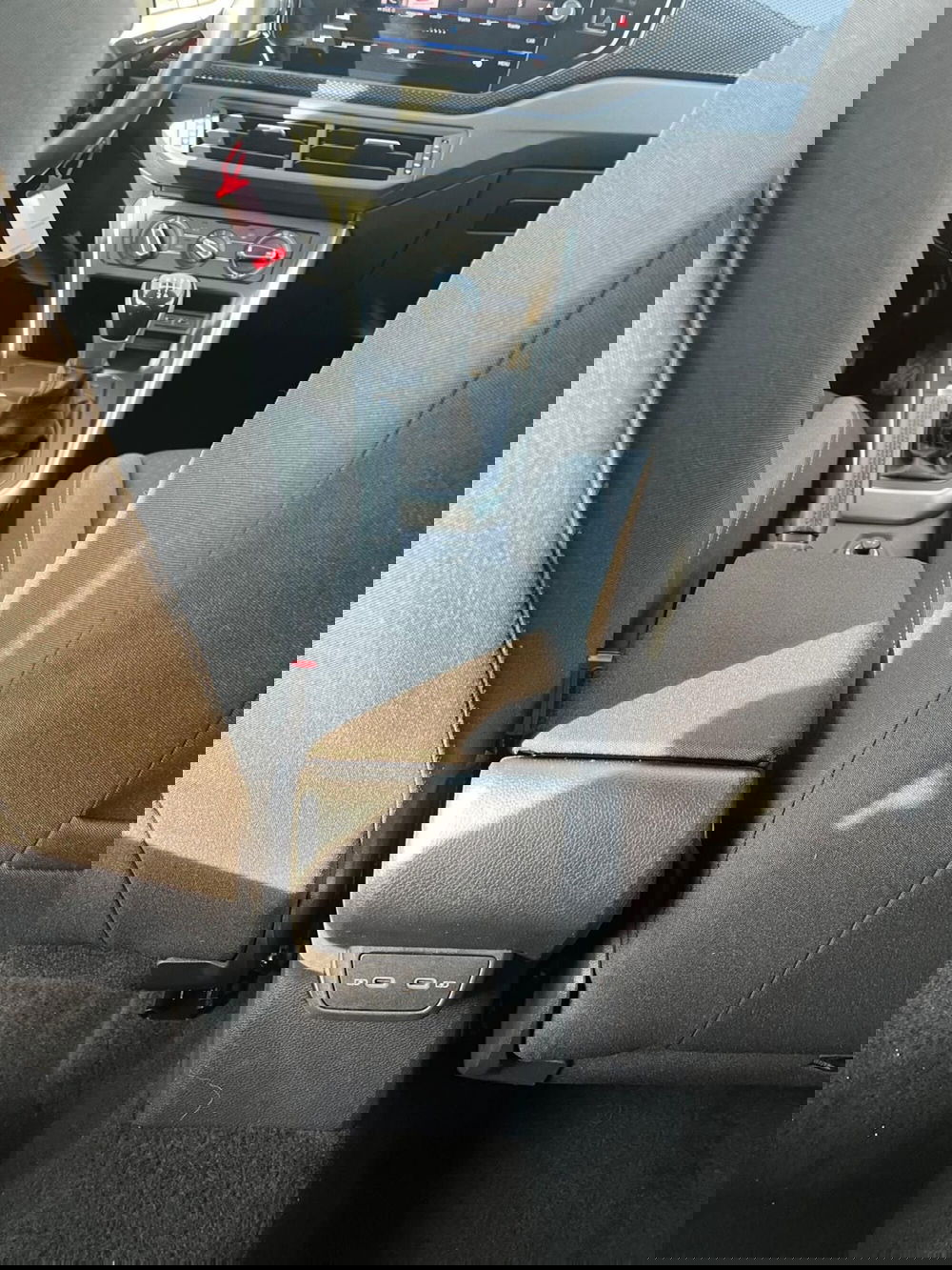 Volkswagen Taigo usata a Milano (19)