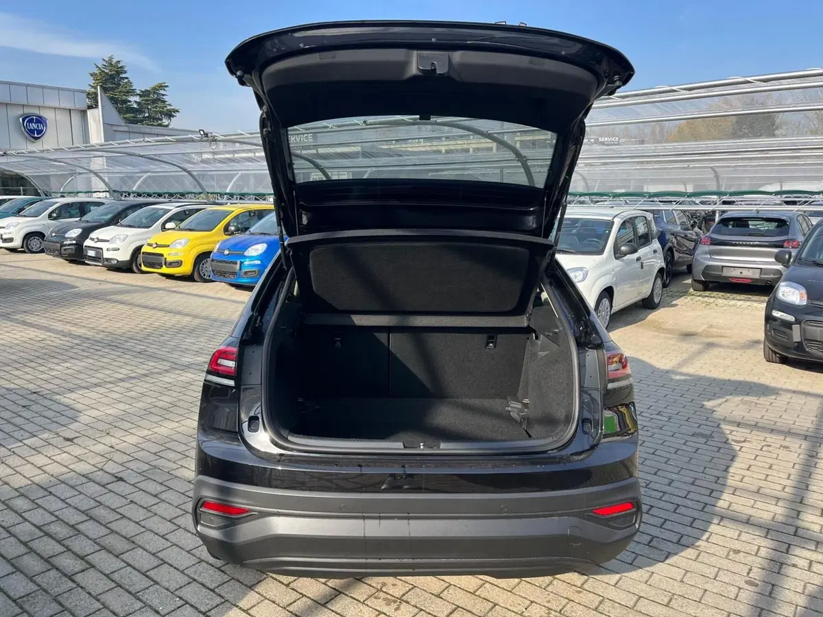 Volkswagen Taigo usata a Milano (9)