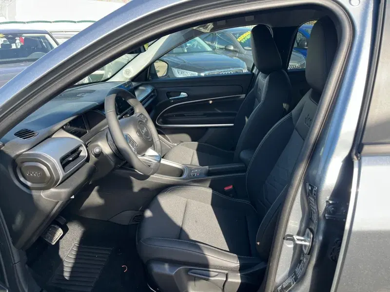 Jeep Avenger nuova a Milano (11)