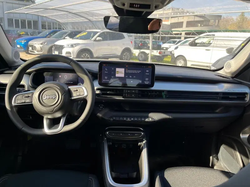 Jeep Avenger nuova a Milano (15)