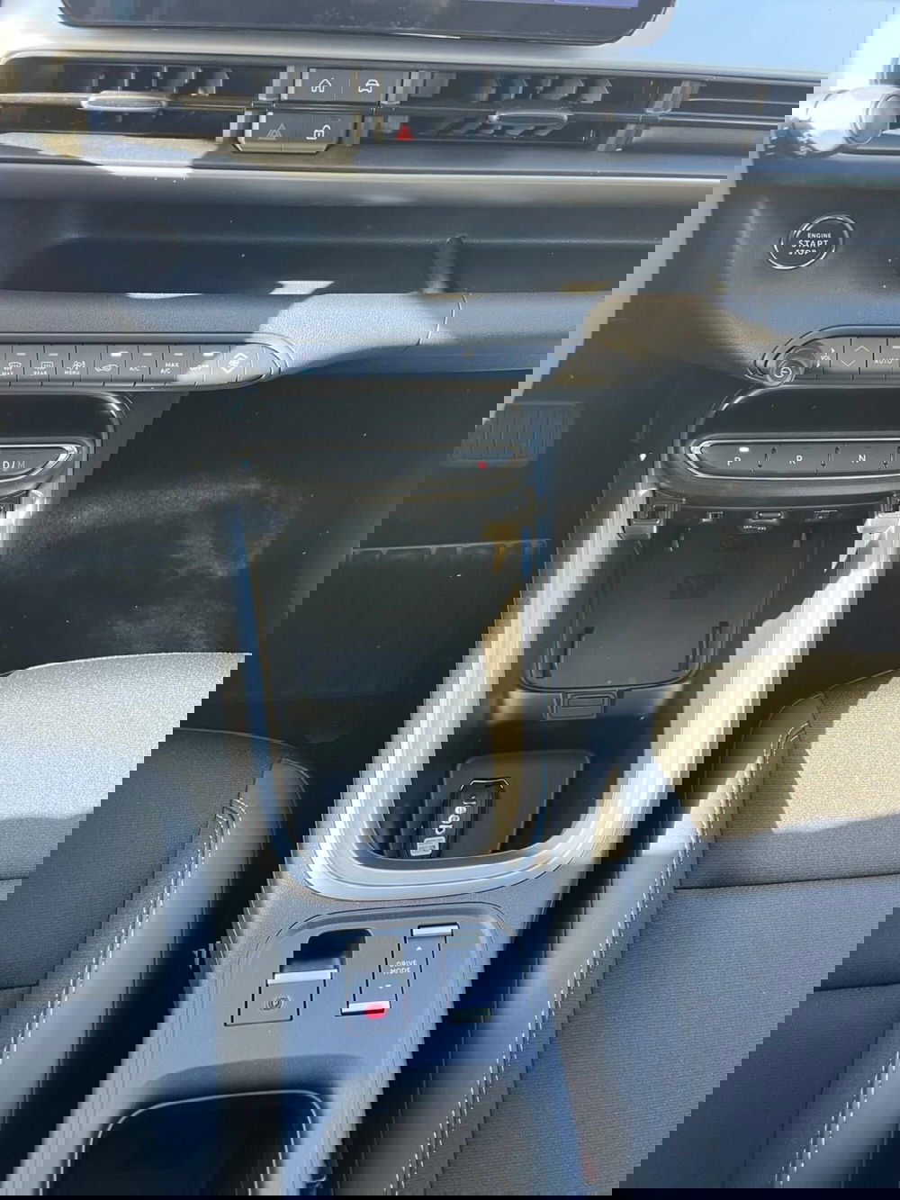 Jeep Avenger nuova a Milano (17)