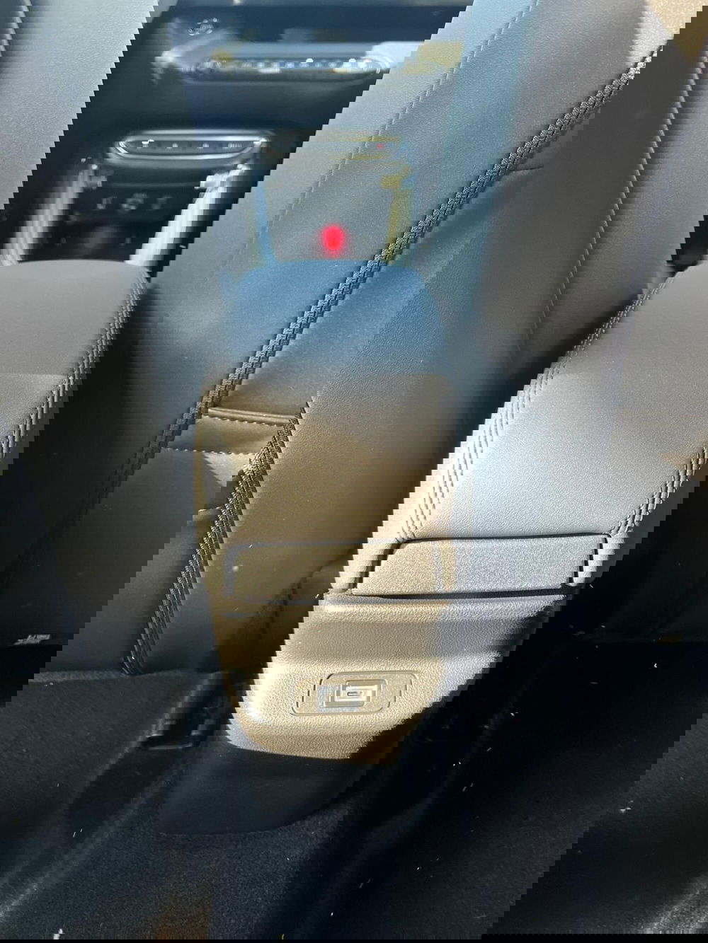 Jeep Avenger nuova a Milano (19)