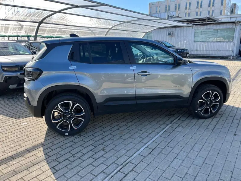 Jeep Avenger nuova a Milano (4)