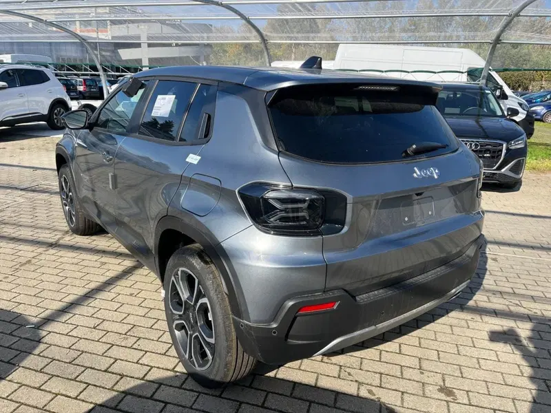 Jeep Avenger nuova a Milano (7)