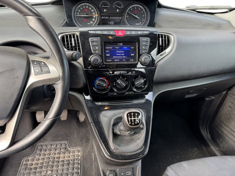 Lancia Ypsilon usata a Prato (11)