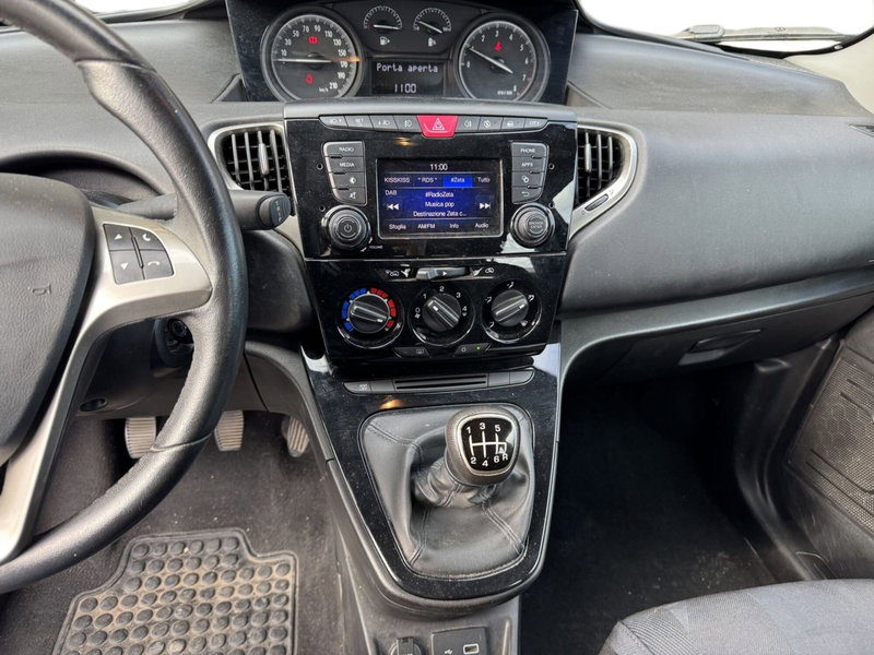 Lancia Ypsilon usata a Prato (12)