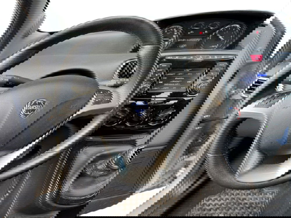 Lancia Ypsilon usata a Prato (14)