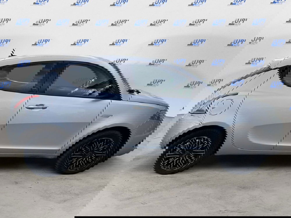 Lancia Ypsilon usata a Prato (7)