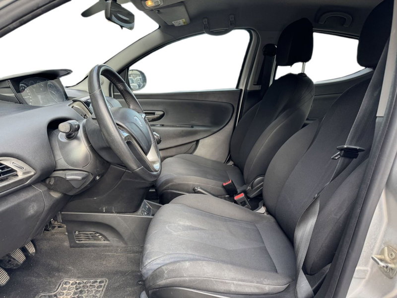 Lancia Ypsilon usata a Prato (8)