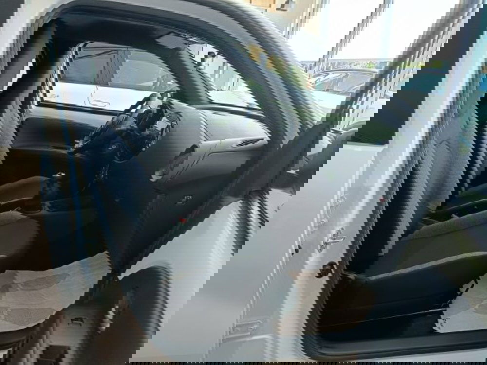 Toyota Aygo X nuova a Teramo (11)