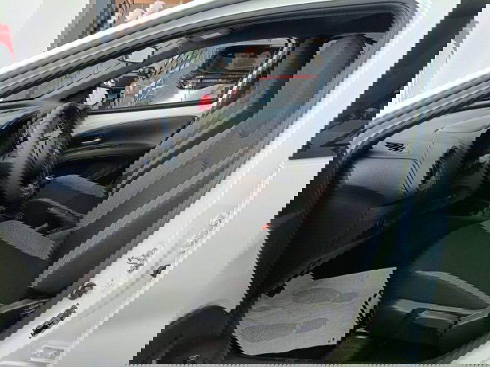 Toyota Aygo X nuova a Teramo (8)