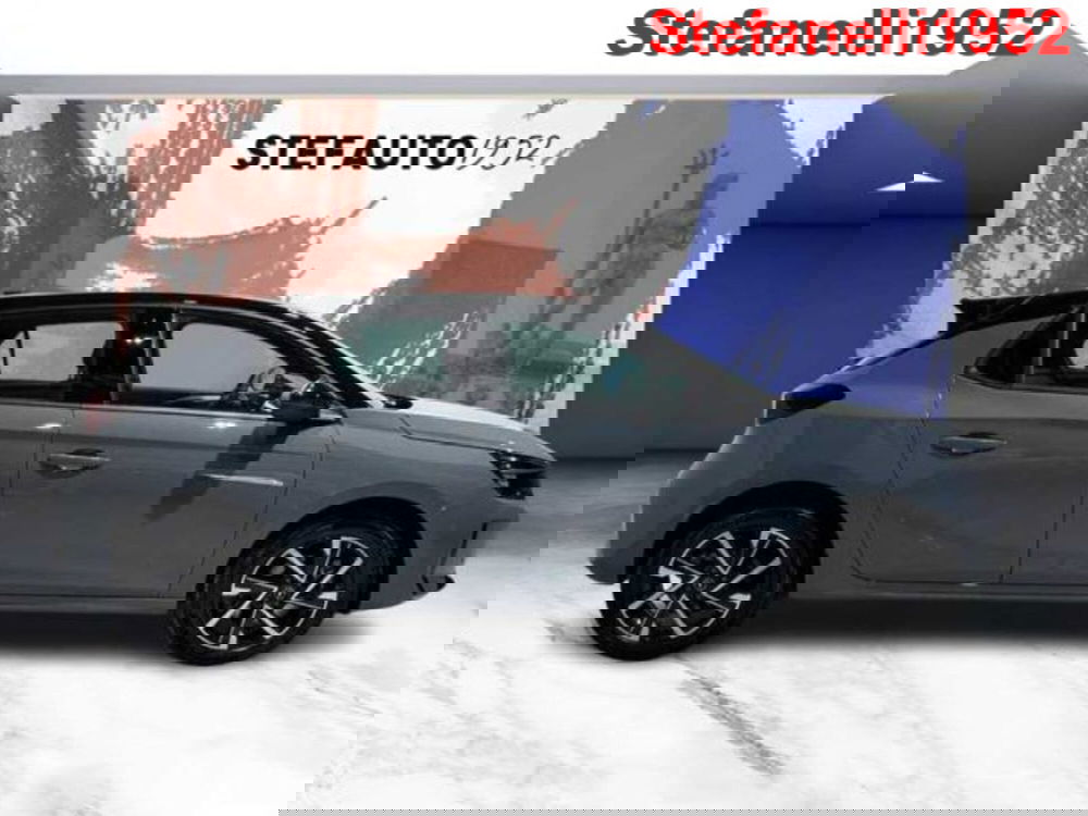 Opel Corsa nuova a Bologna (2)