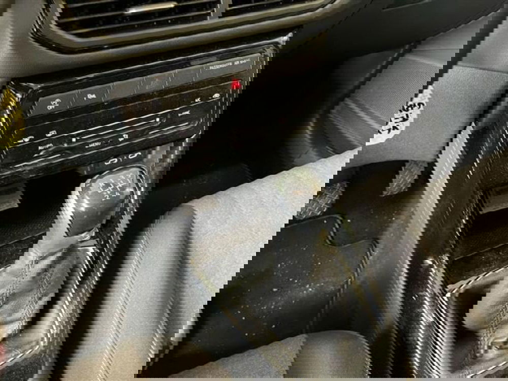 Volkswagen T-Cross usata a Como (14)