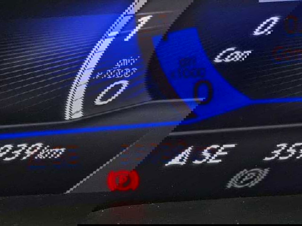 Volkswagen Taigo usata a Lecco (12)