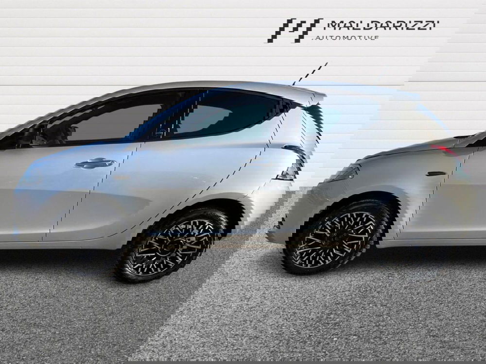 Lancia Ypsilon usata a Matera (10)