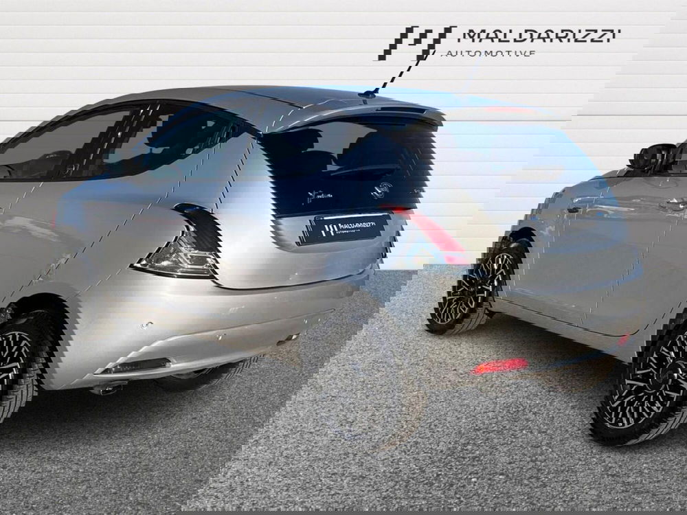 Lancia Ypsilon usata a Matera (8)