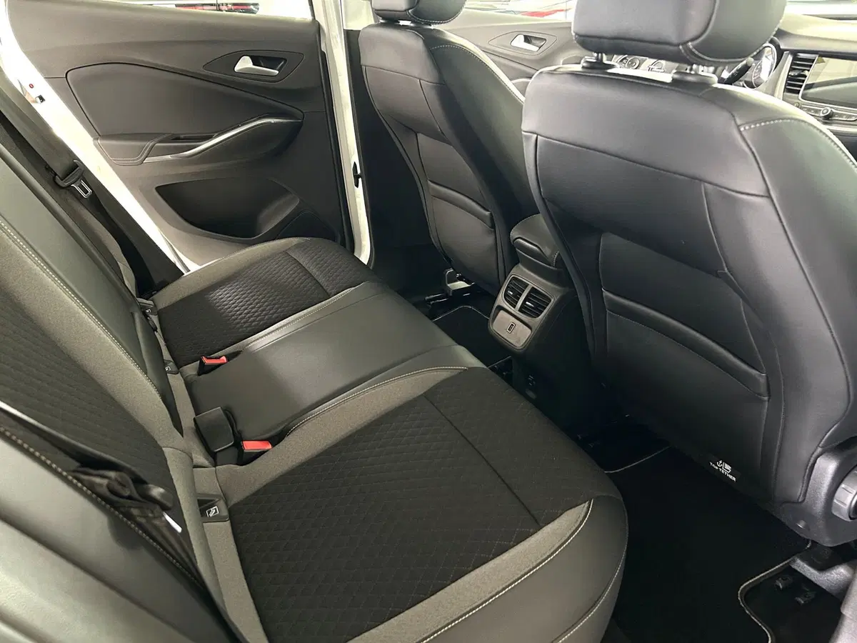 Opel Grandland X usata a Ferrara (13)