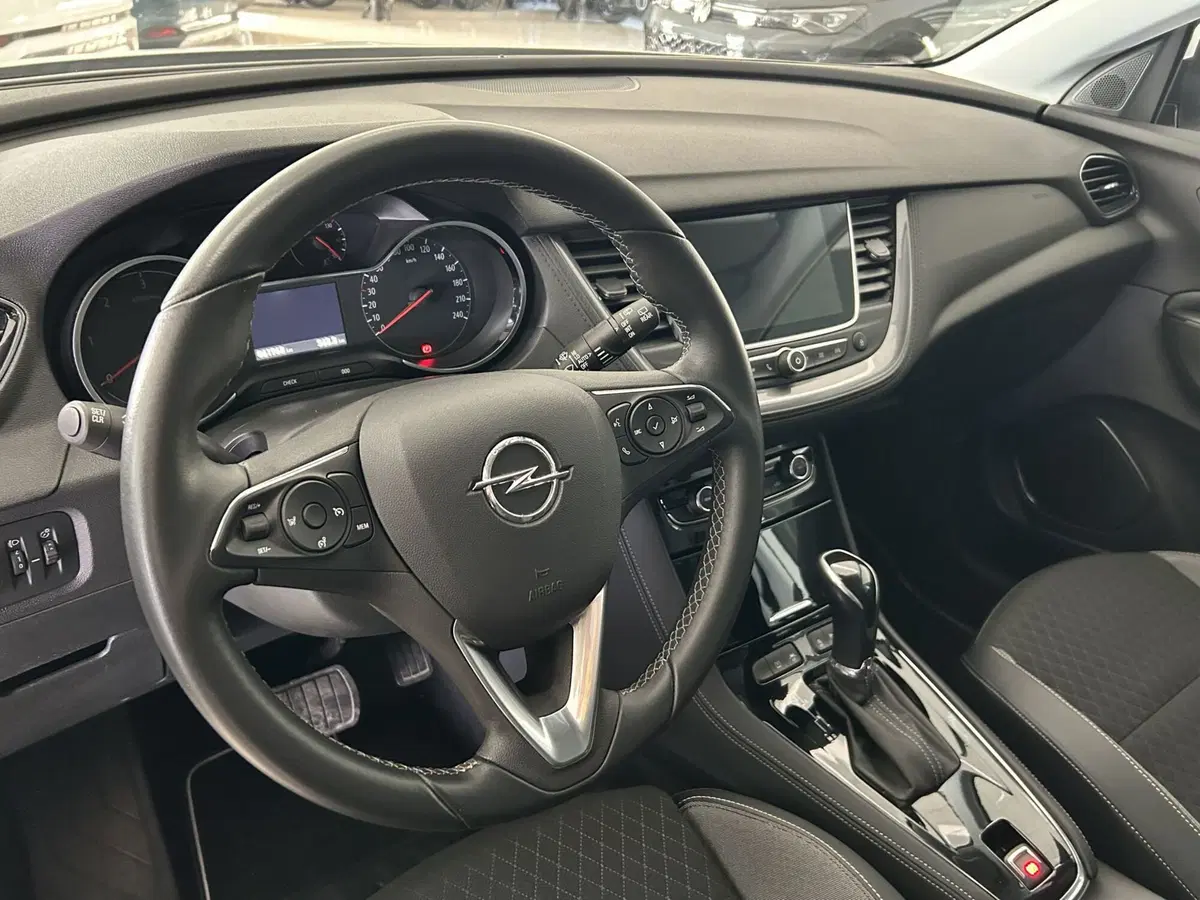 Opel Grandland X usata a Ferrara (9)