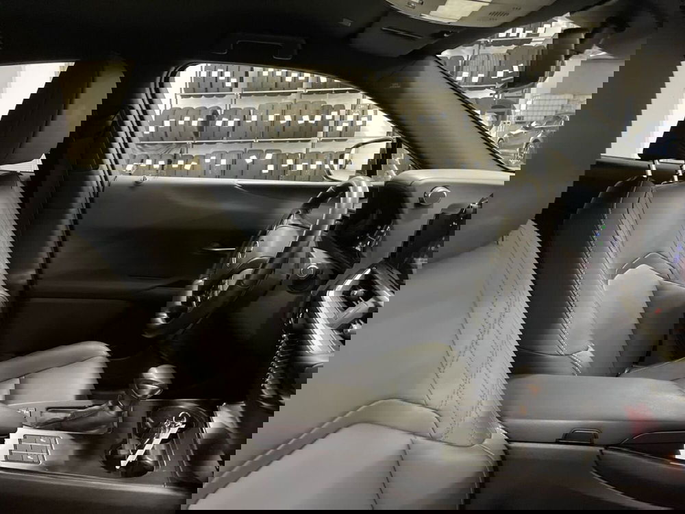 Lexus UX usata a Macerata (14)