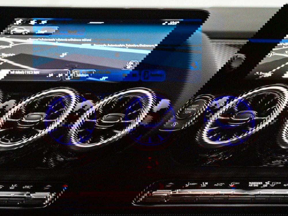 Mercedes-Benz GLA SUV nuova a Macerata (16)