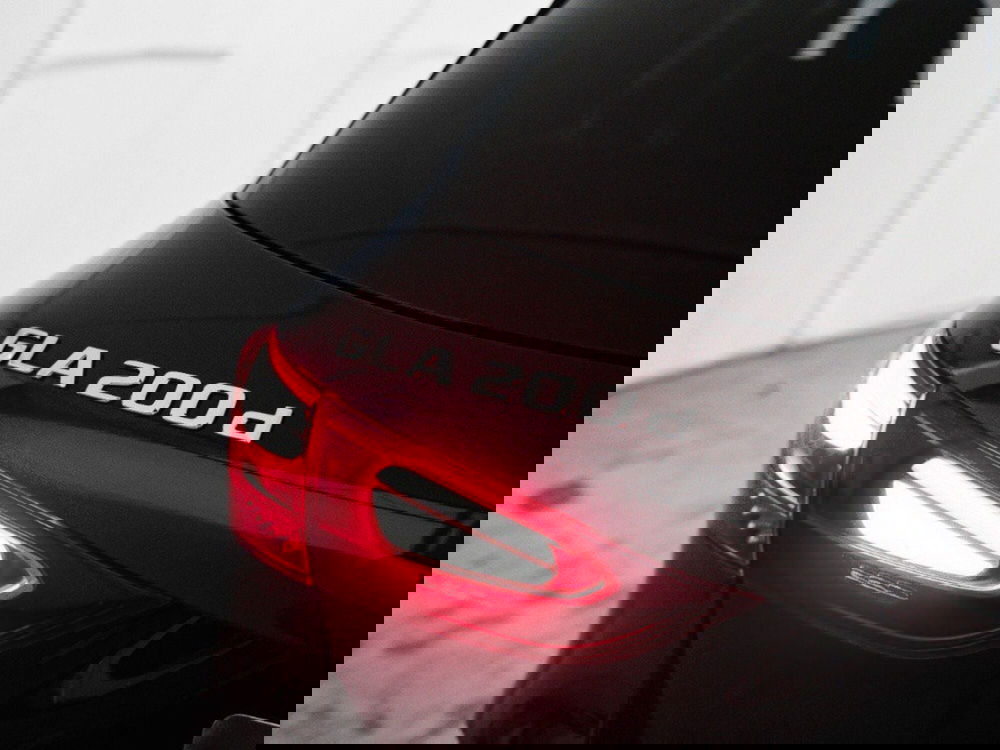 Mercedes-Benz GLA SUV nuova a Macerata (7)