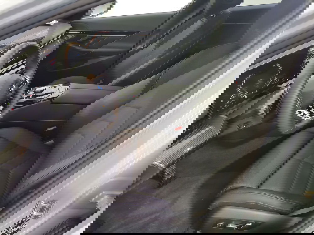 BMW Serie 5 Touring nuova a Salerno (9)