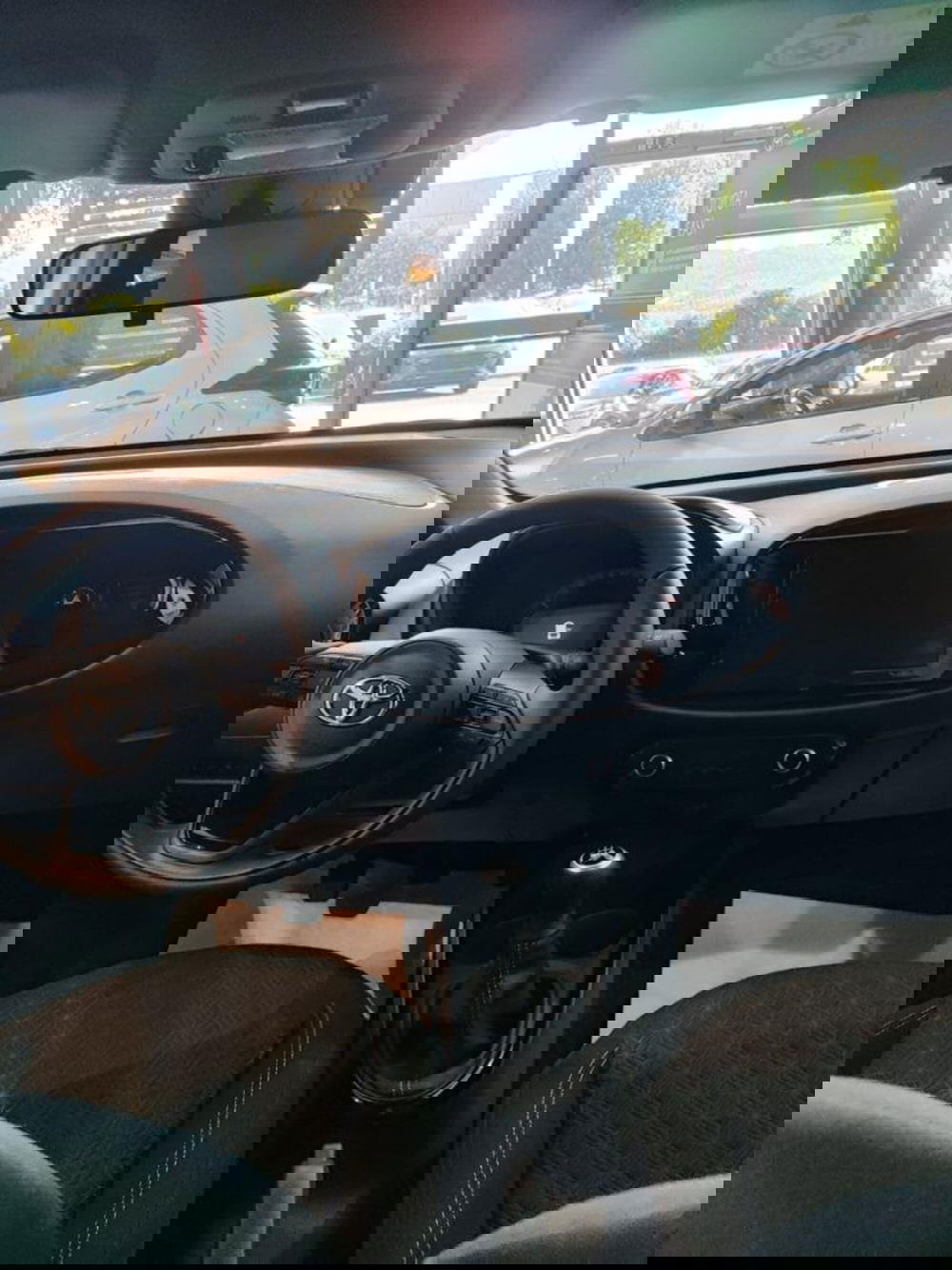 Toyota Aygo X nuova a Perugia (8)