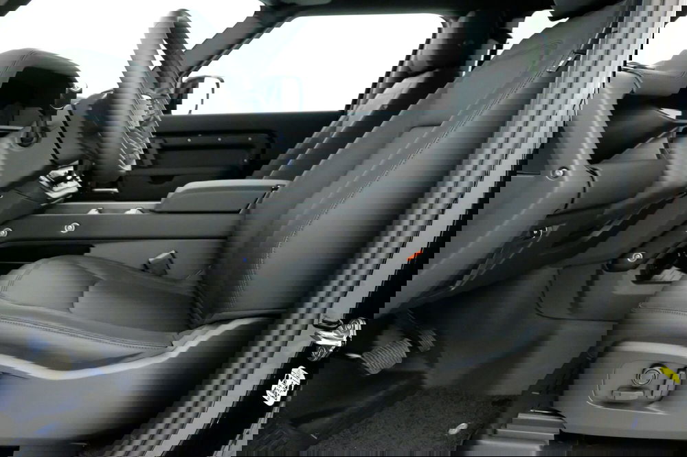 Land Rover Defender usata a Mantova (10)