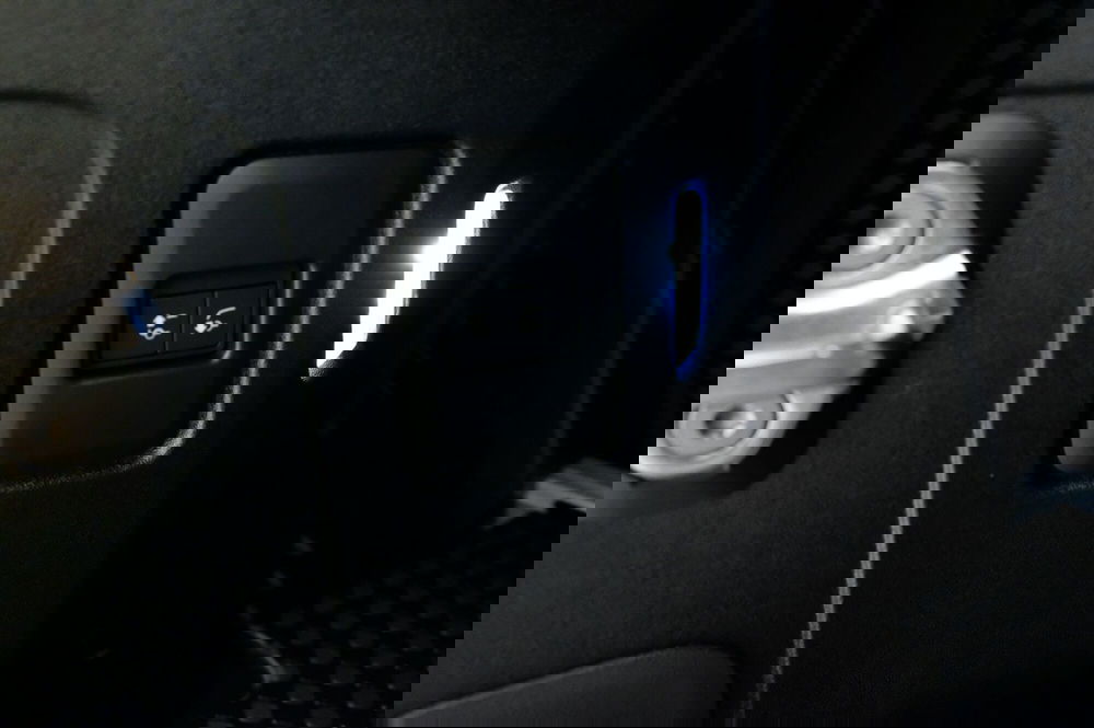 Land Rover Defender usata a Mantova (16)