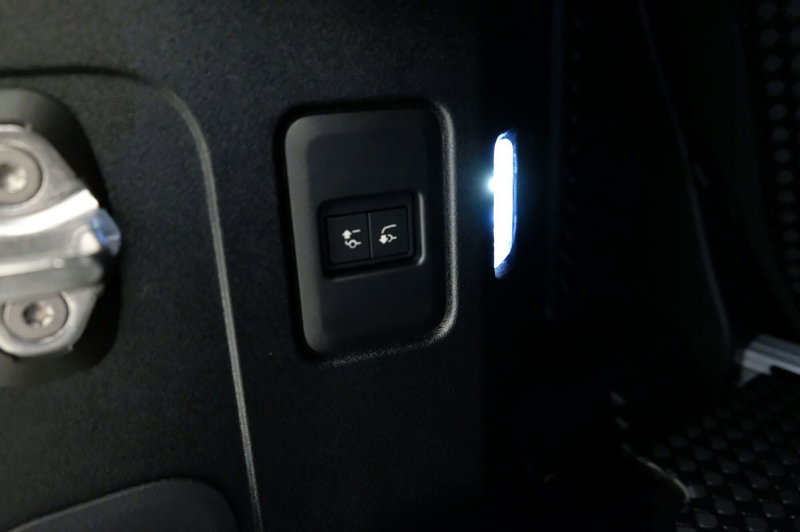 Land Rover Defender usata a Mantova (16)