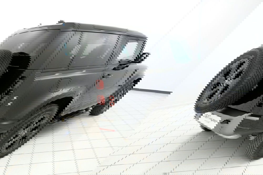 Land Rover Defender usata a Mantova (2)