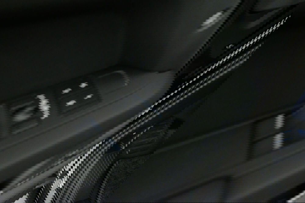 Land Rover Defender usata a Mantova (20)