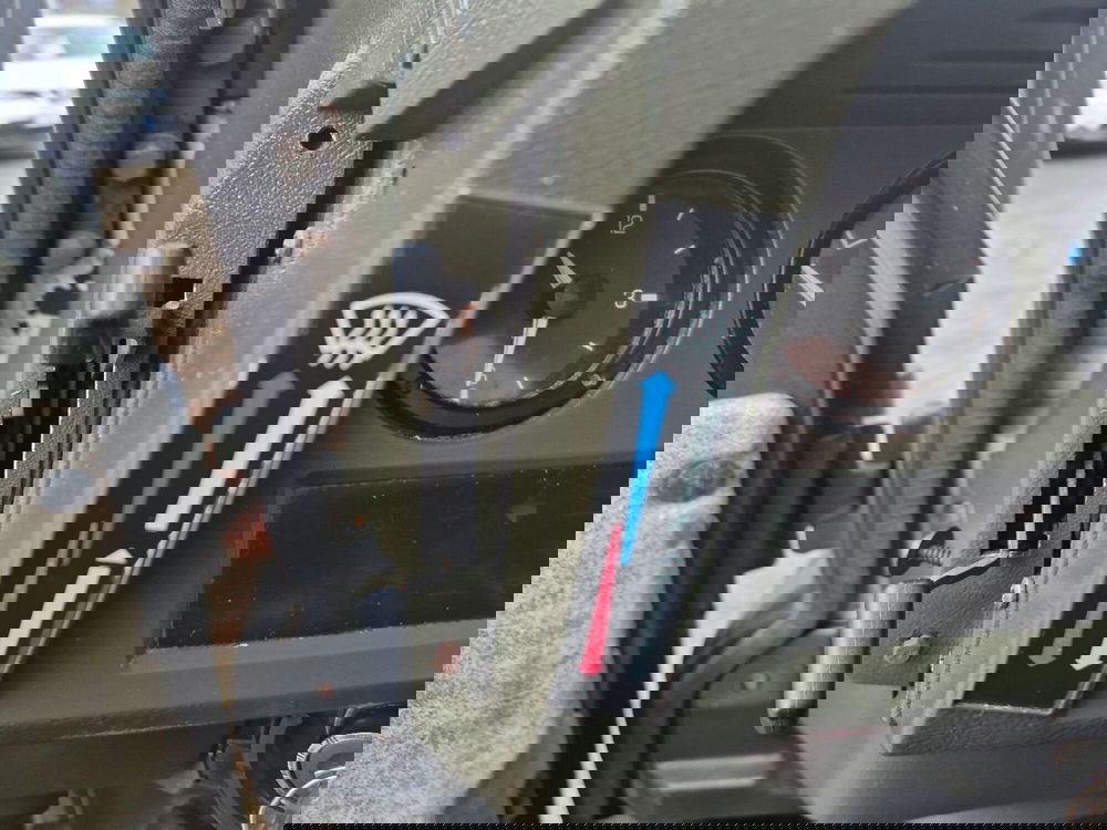 Land Rover Defender usata a Arezzo (19)