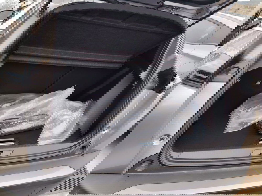 Peugeot 2008 nuova a Salerno (4)