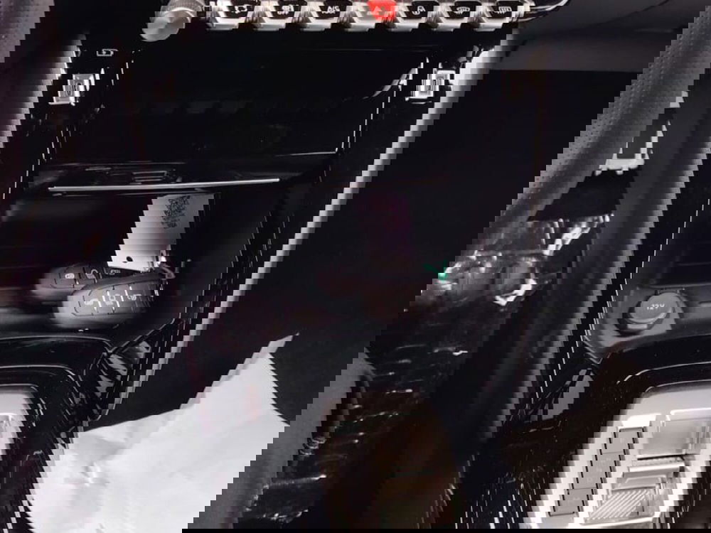 Peugeot 2008 nuova a Salerno (9)