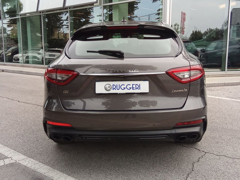 Maserati Levante usata a Rimini (10)