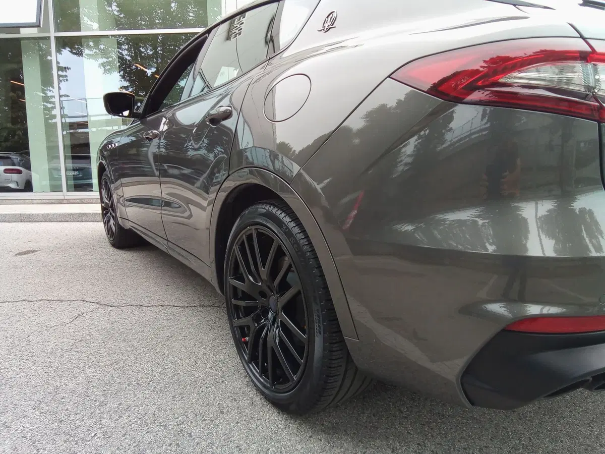 Maserati Levante usata a Rimini (11)