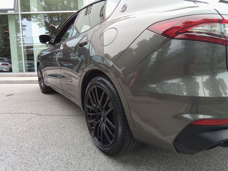 Maserati Levante usata a Rimini (11)