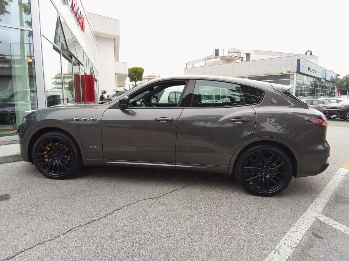 Maserati Levante usata a Rimini (12)