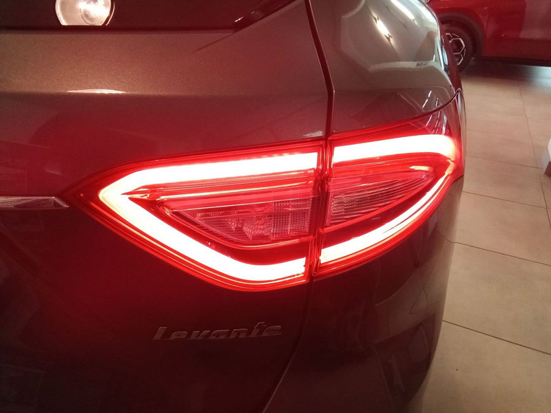 Maserati Levante usata a Rimini (14)