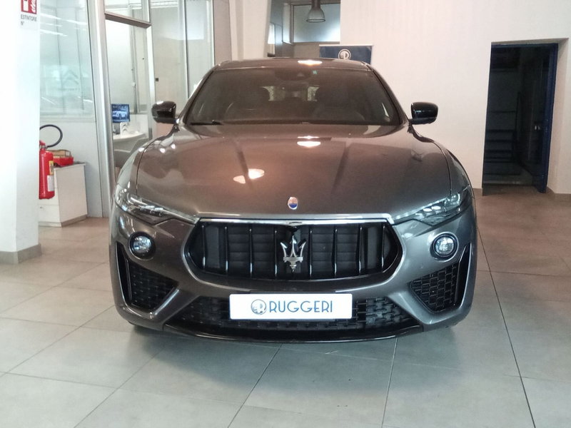 Maserati Levante usata a Rimini (2)