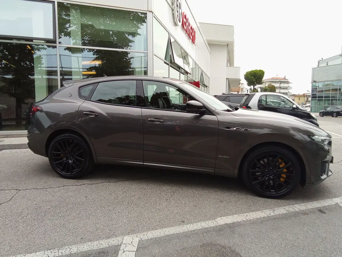 Maserati Levante usata a Rimini (5)