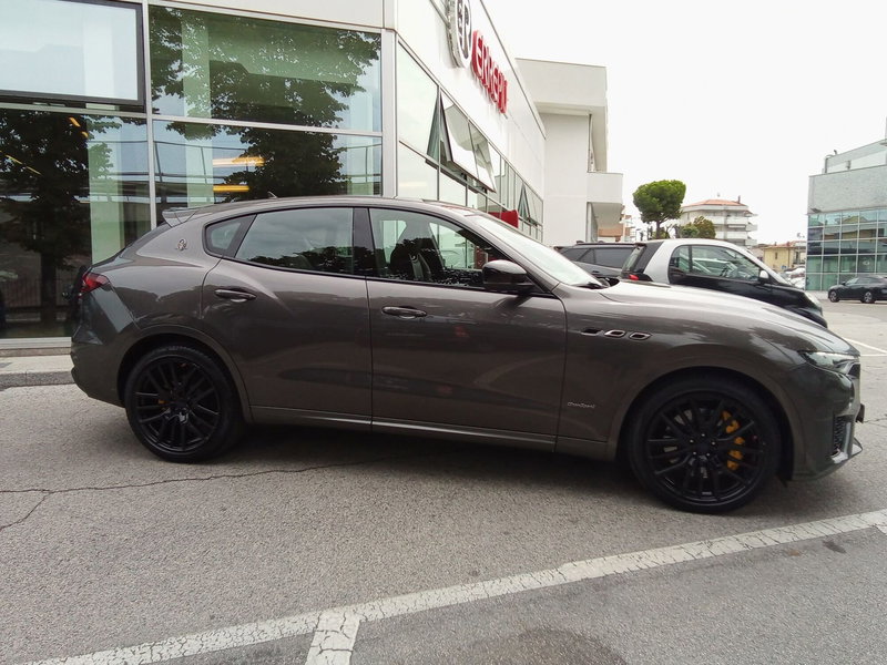 Maserati Levante usata a Rimini (5)