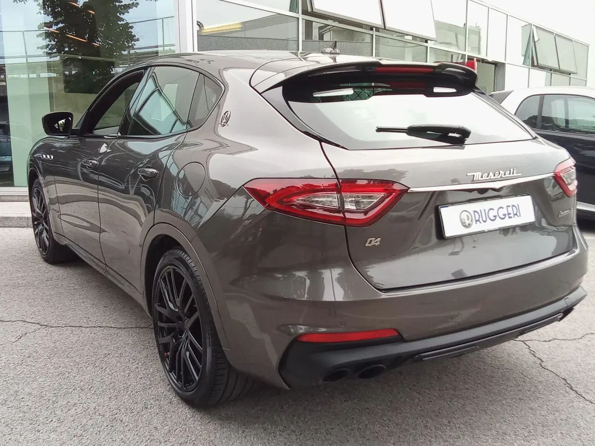 Maserati Levante usata a Rimini (9)