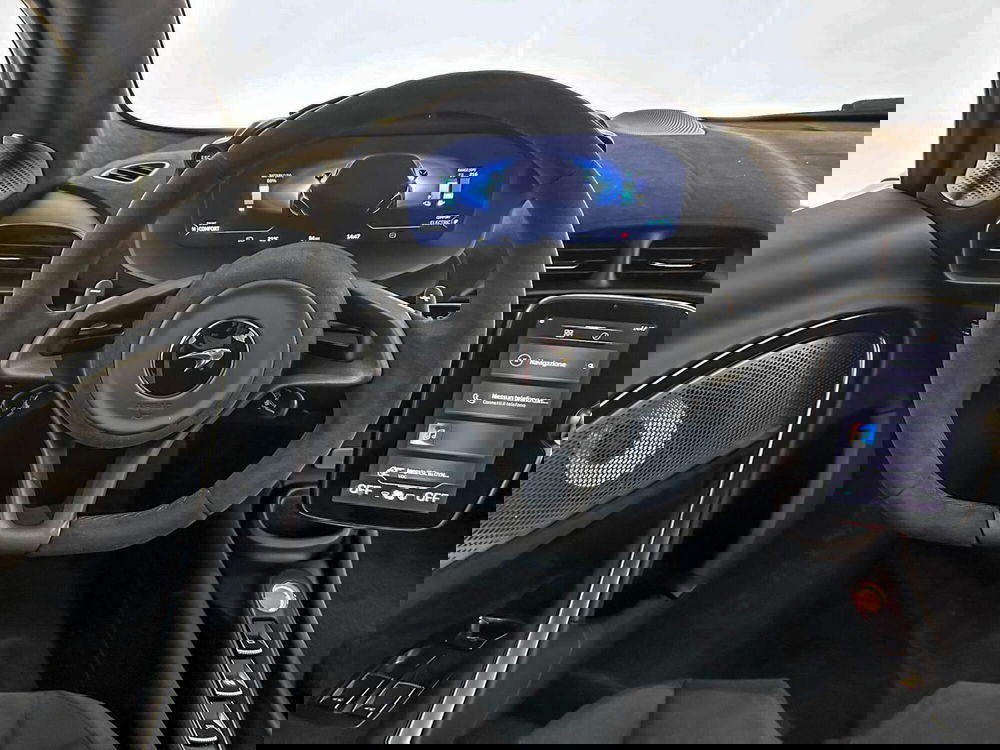 McLaren Artura Coupé nuova a Milano (10)