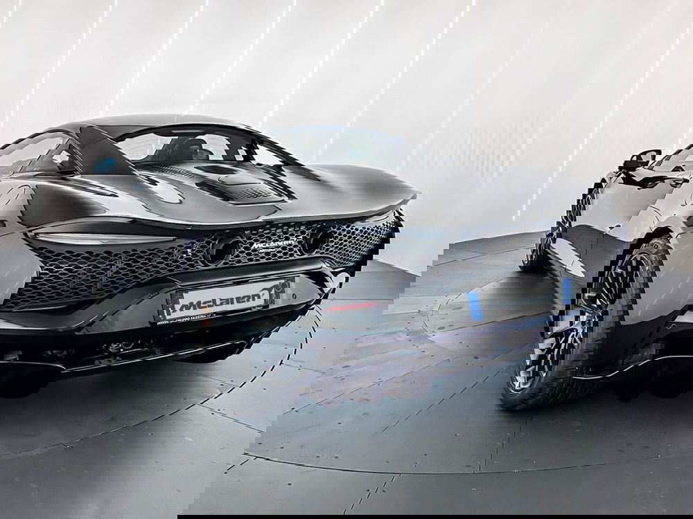 McLaren Artura Coupé nuova a Milano (4)