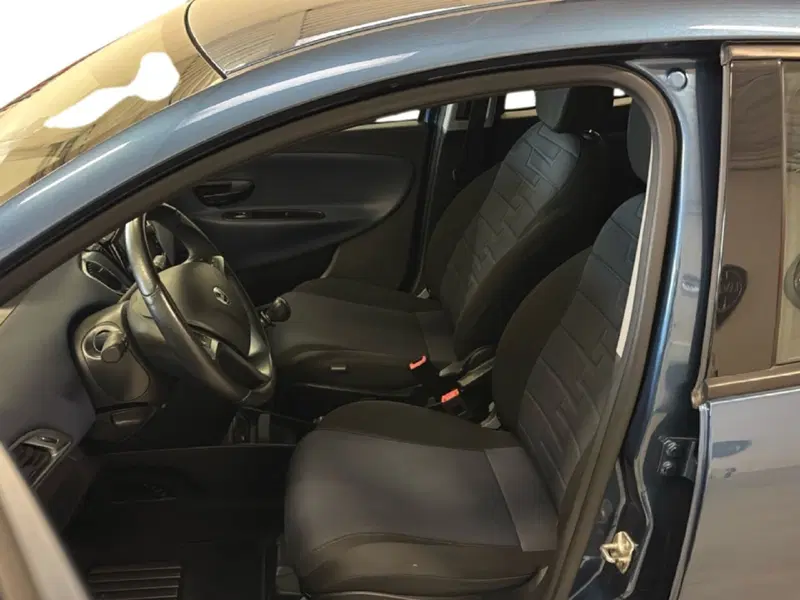 Lancia Ypsilon usata a Arezzo (16)