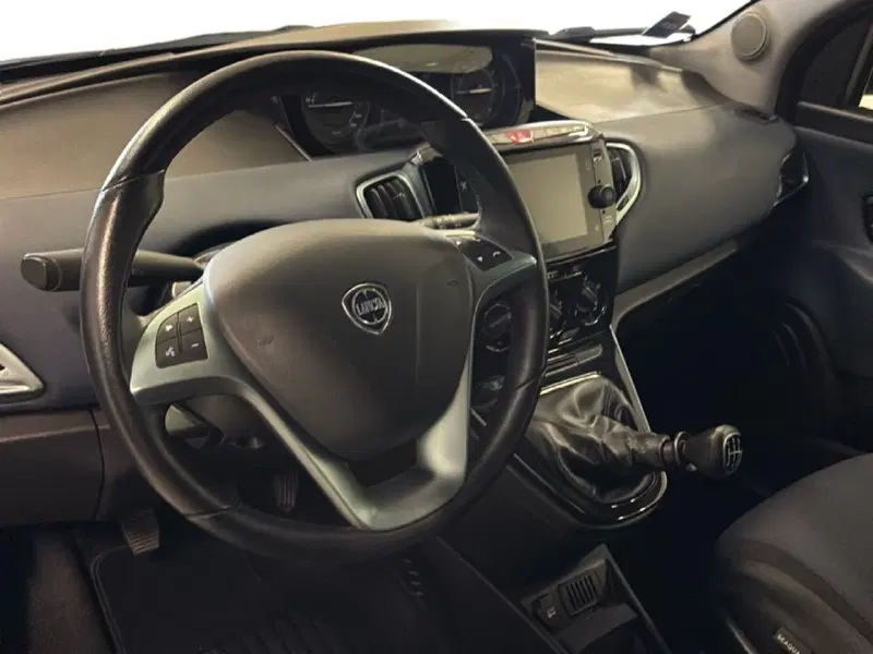 Lancia Ypsilon usata a Arezzo (17)