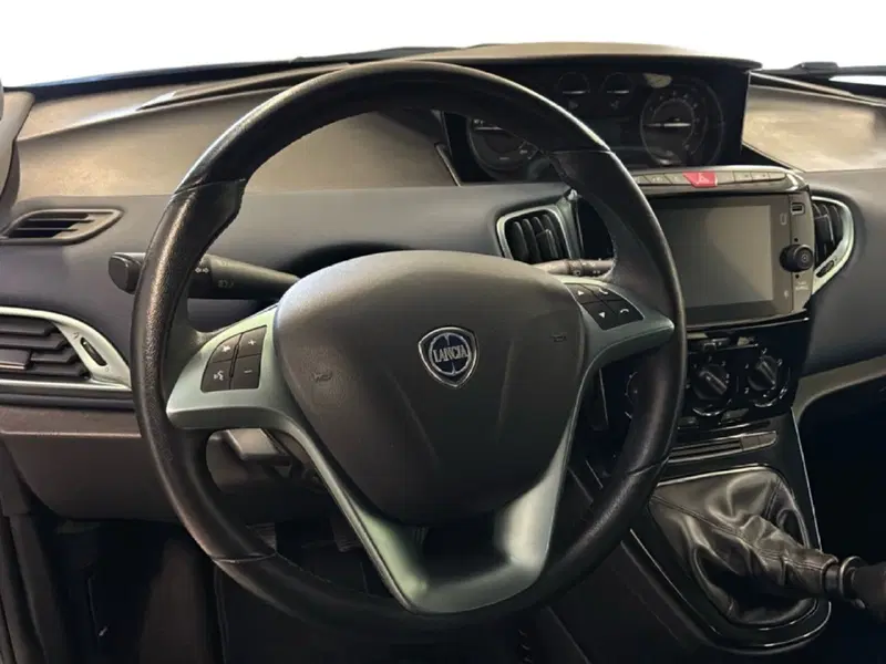 Lancia Ypsilon usata a Arezzo (19)